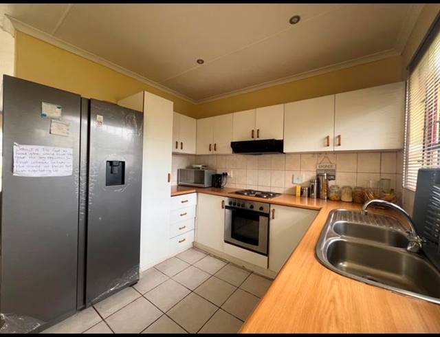 3 BEDROOM TOWNHOUSE FOR SALE IN CLELAND